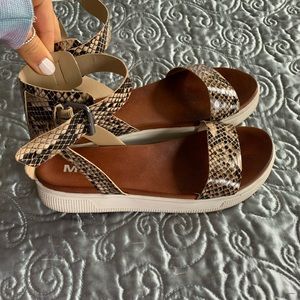 MIA women’s sandals